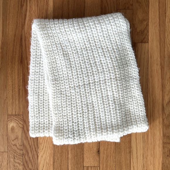 Abercrombie & Fitch Infinity Scarf - Picture 3 of 5